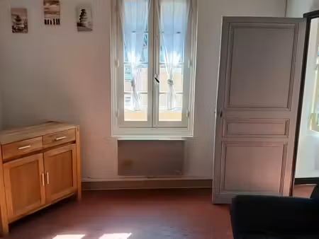 particulier loue joli t2 meublé