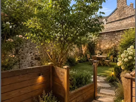 duplex de caractère en plein centre ville avec son jardin de 186 m2