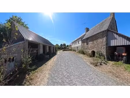 grand corps de ferme  grande parcelle de 9800 m2