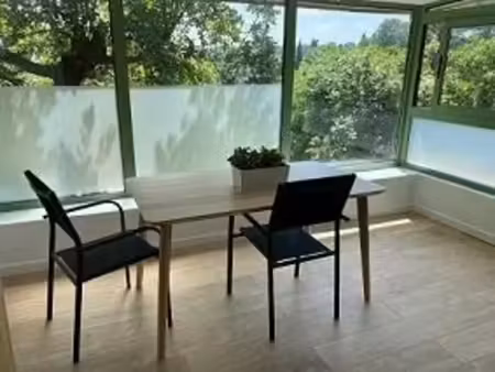 deux pièces de 45 m² avec terrasse de 6m² et parking