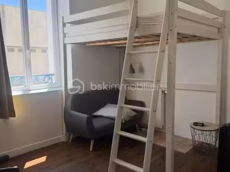 location de charme dans un immeuble d'époque – studio meublé à louer