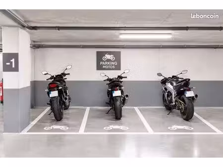 place parking moto à louer