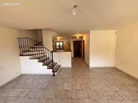 villa 4 pièces 80 m²