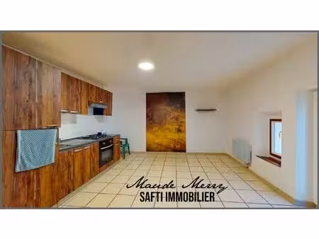 immeuble de rapport composé de 3 lots - un local commercial de 20 m2 (qui peut être transf