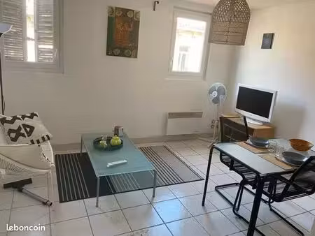 t2 dans bel immeuble à proximité rue paradis et métro préfecture