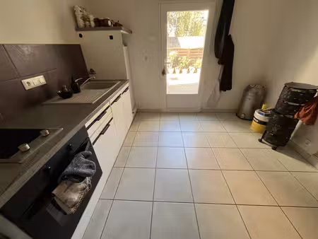 ref 110977 thouars centre appartement de 60 m2avec cour et garage dans résidence