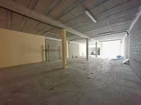 location local d'activités 150 m² à 910 m²