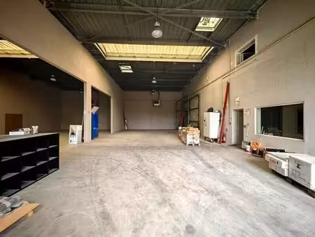 location local d'activités 450 m²