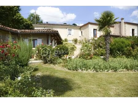 ensemble immobilier de caractère en pierres 490m² avec activité locative rentable