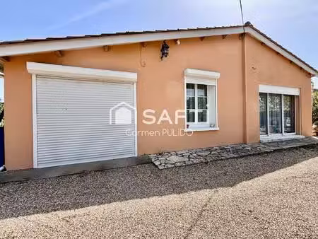 idéalement située à 2 pas des commodités : maison entièrement de plain pied avec 2 chambre