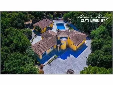 villa au charme povençal de 165 m2 - 4 chambres dont 3 au rdc et un bureau - pool house de