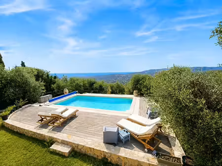 superbe villa vue mer proche du village