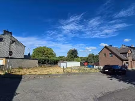 2 terrains à bâtir avec 4 garages