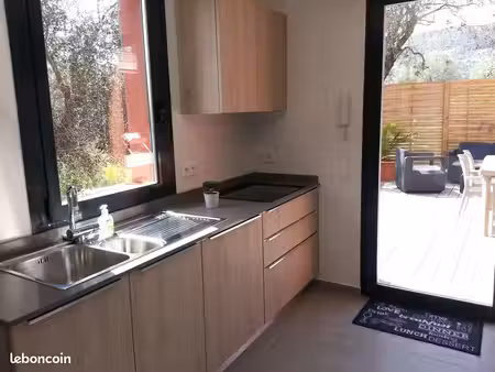 appartement t3 occupant tout le rez-de-jardin avec parkings