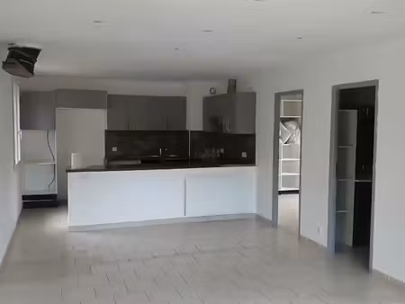 3piece de 65m2 avec terrasse