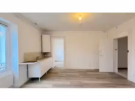 a louer appartement 4 pieces 72 m2 - cavignac centre