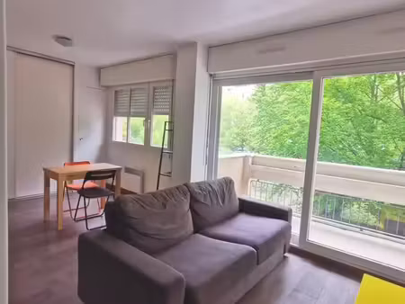 meublé avec balcon au calme et proche funiculairese