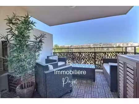 prado/rouet - t3 meublé  climatisé avec terrasse vue dégagée et garage