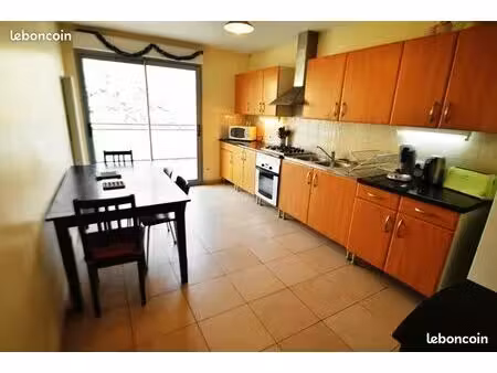 location grande chambre appartement avec terrasse métro république