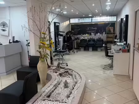 salon de coiffure & beauté 89 m² – lyon 9 – 4 postes + esthétique + onglerie
