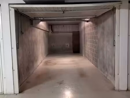 garage box fermé 21m2