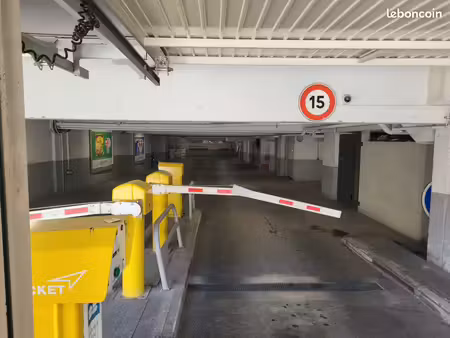 local stockage 23 m2 - aix en proche proche centre ville sécurisé 24/24