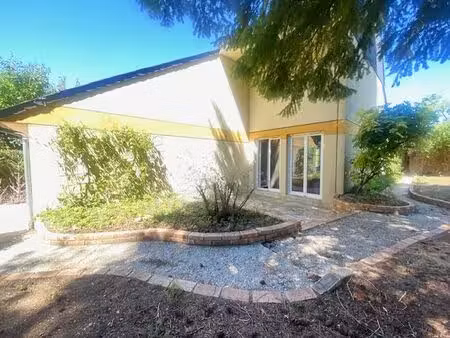 maison trois chambres  jardin garage...