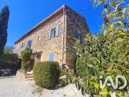 maison à murs (84220)