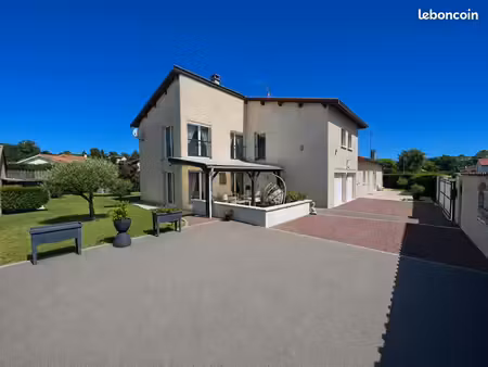 maison 7 pièces 196 m²