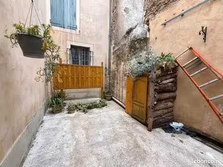 maison de ville à 2 pas du centre avec extérieur