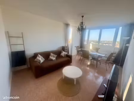 ? grand t2 meublé 60 m² – vue dégagée – parking – proche chu & facultés