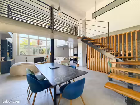 loft/atelier/surface 7 pièces 220 m²