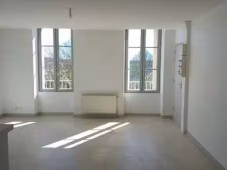 location appartement 3 pièces à dénezé-sous-doué (49700) : à louer 3 pièces / 72m² dénezé-