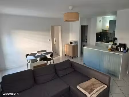 t2 43m² meublé - terrasse 20+ m² - parking + box - navarre