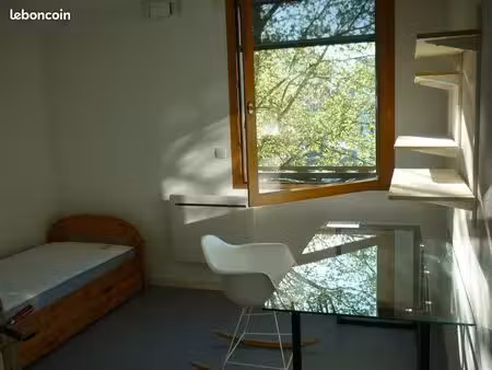 location studio meublé