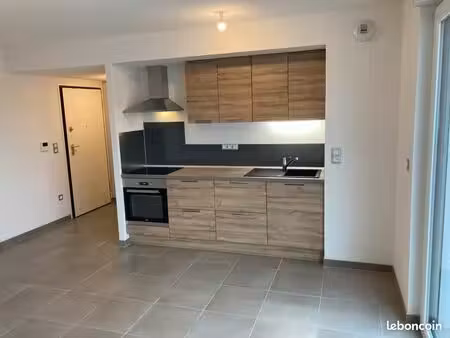 location t2  43m² avec balcon et place de parking