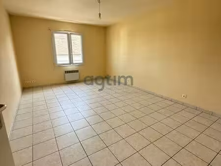 studio 1 pièce 27 m²