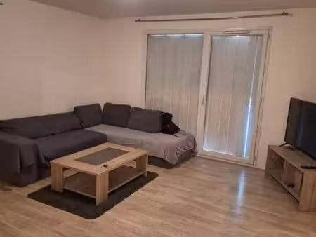 mets mon appartement f2 en sous location