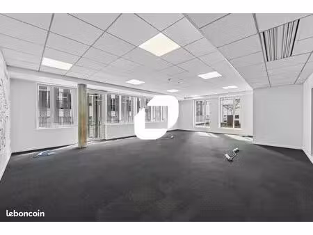 bureau 687 m²