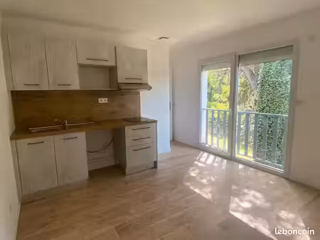 appartement t2 centre ville 1er étage avec clim