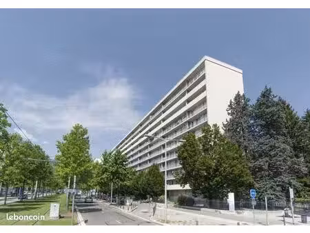 appartement 1 pièce 68 m²