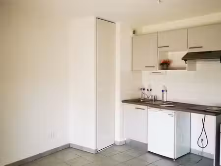 appartement 2 pièces avec balcon et parking
