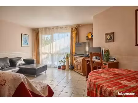 grand f4 de 83m² avec balcon + parking – pied du rer d