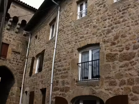 appartement t3 dans un joli petit bourg . oui  vous êtes à st pal de chalencon. avec un do