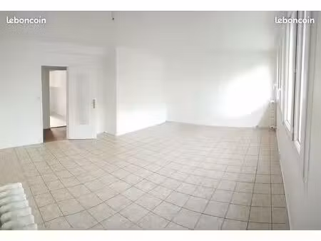 appartement 64m2 stationnement et cave