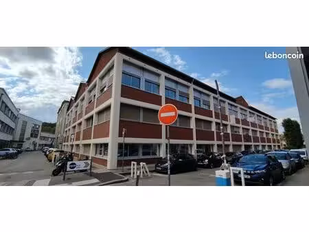 loue bureau climatisé 48 m2 gorge de loup 600 mois cnc