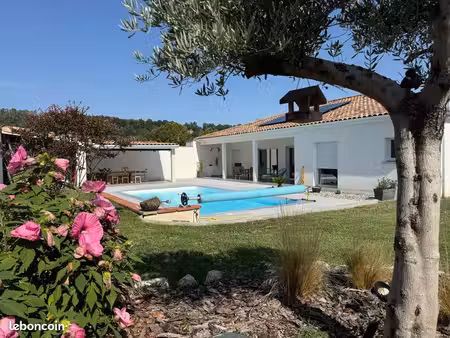 maison de plain-pied 138 m² avec piscine  4 chambres