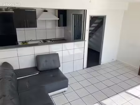 maison mitoyenne avec un petit jardin