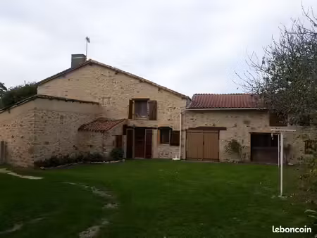 location maison de village