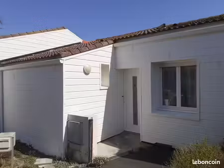 location dans village sénior